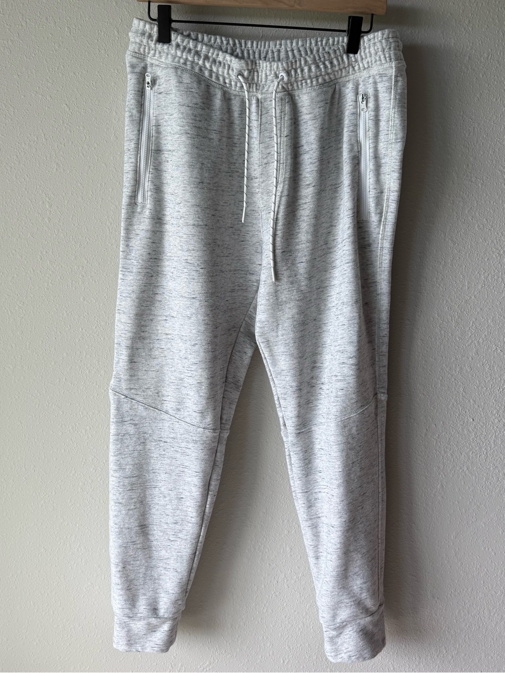 American Eagle Men's Light Gray Jogger Sweatpants - Comfortable Everyday Wear